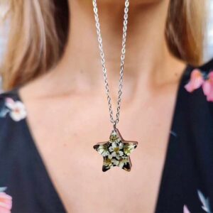 Naszyjnik gwiazdka z kwiatami tawuły