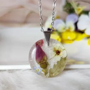 Naszyjnik z pąkiem dzikiej róży