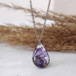 Naszyjnik z bodziszkiem