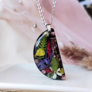 Naszyjnik z kolorowymi kwiatami