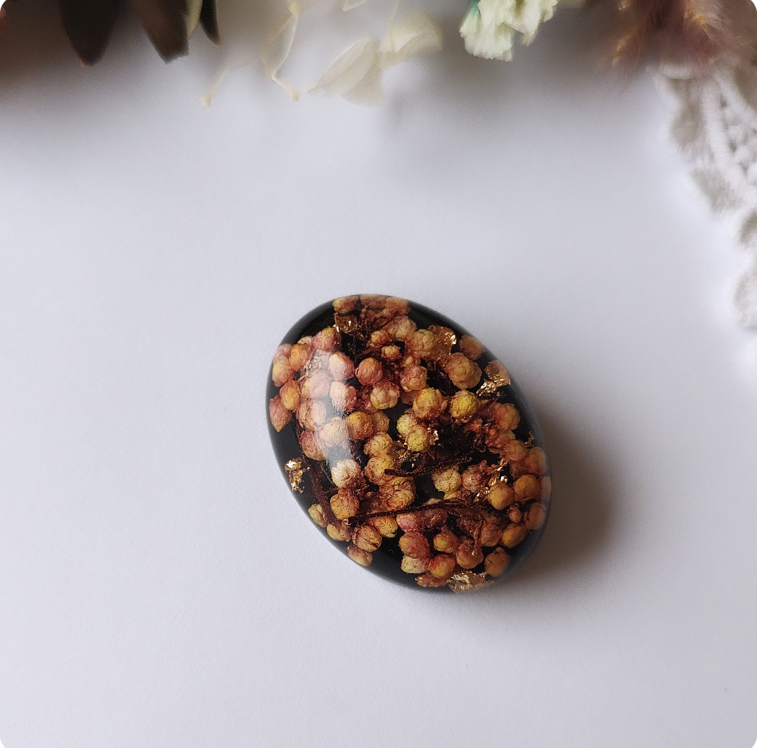 Owalna broszka z kwiatami - obrazek 4