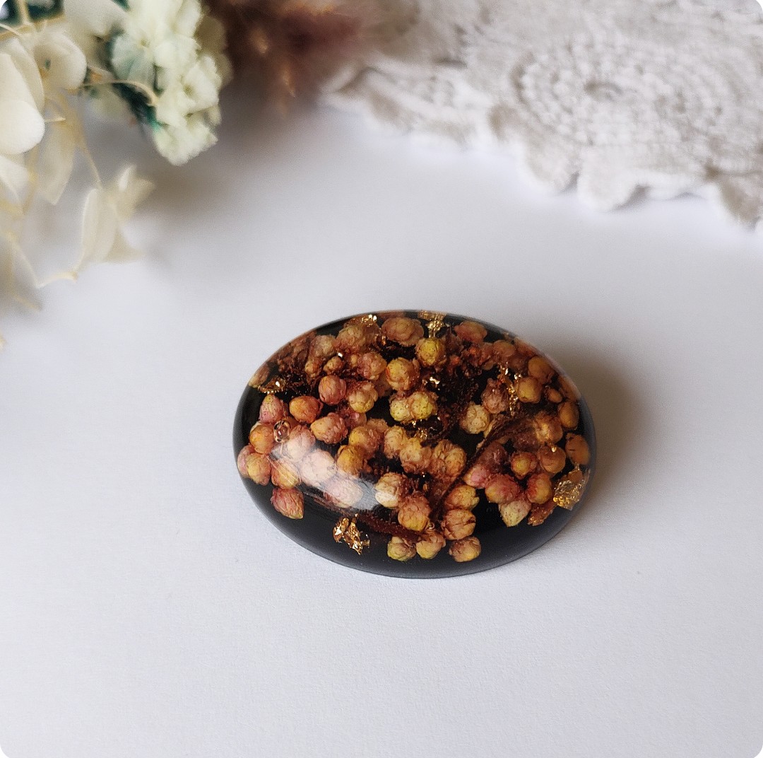 Owalna broszka z kwiatami - obrazek 5