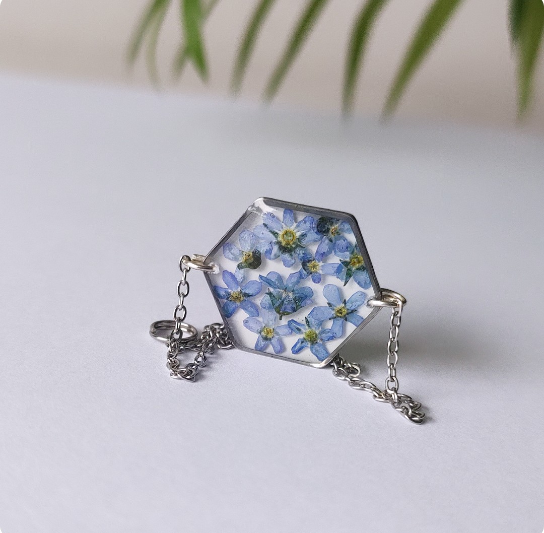 Bransoletka heksagon z niezapominajkami - obrazek 2