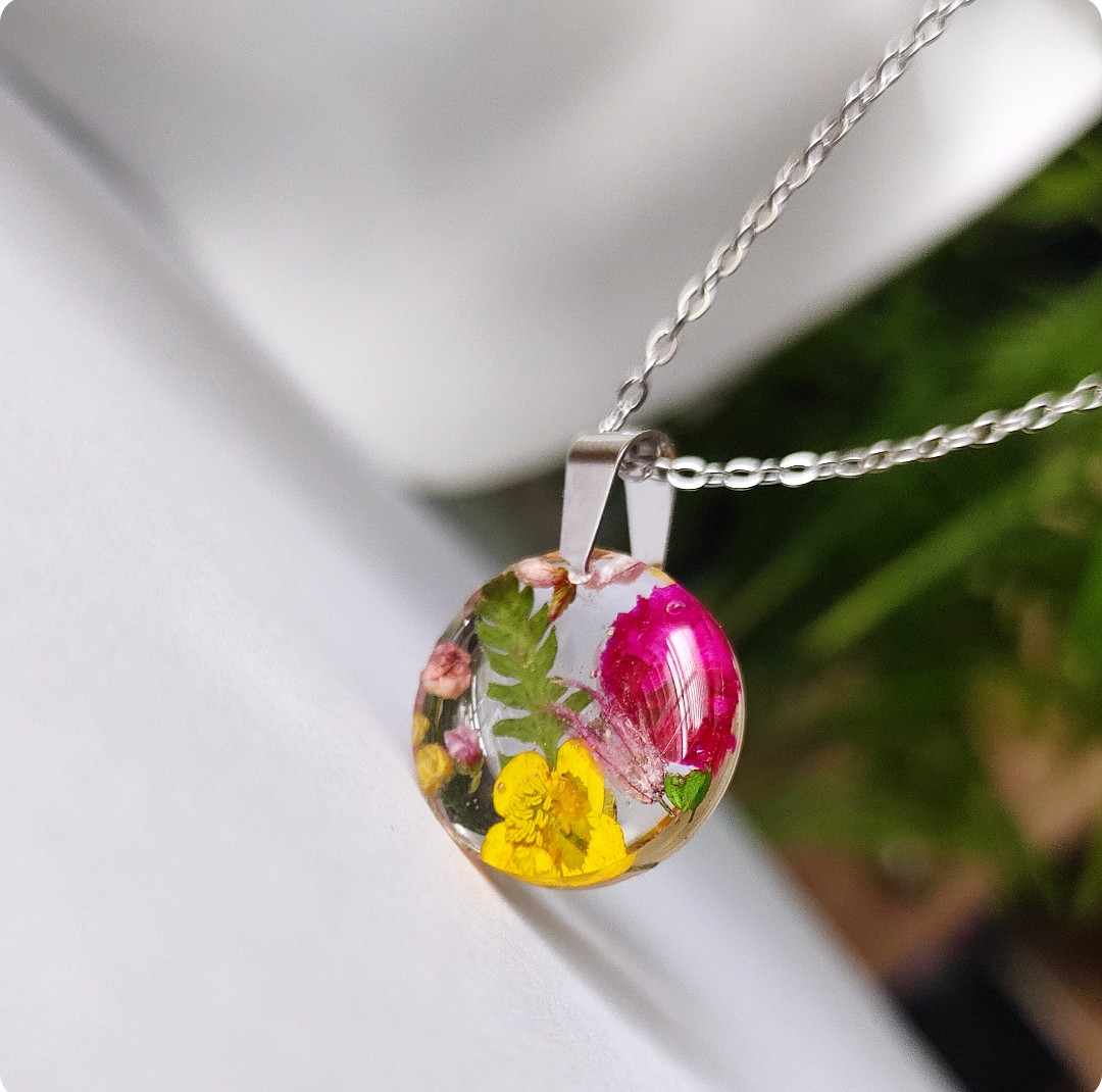 Naszyjnik z polnymi kwiatami - obrazek 3