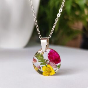 Naszyjnik z polnymi kwiatami