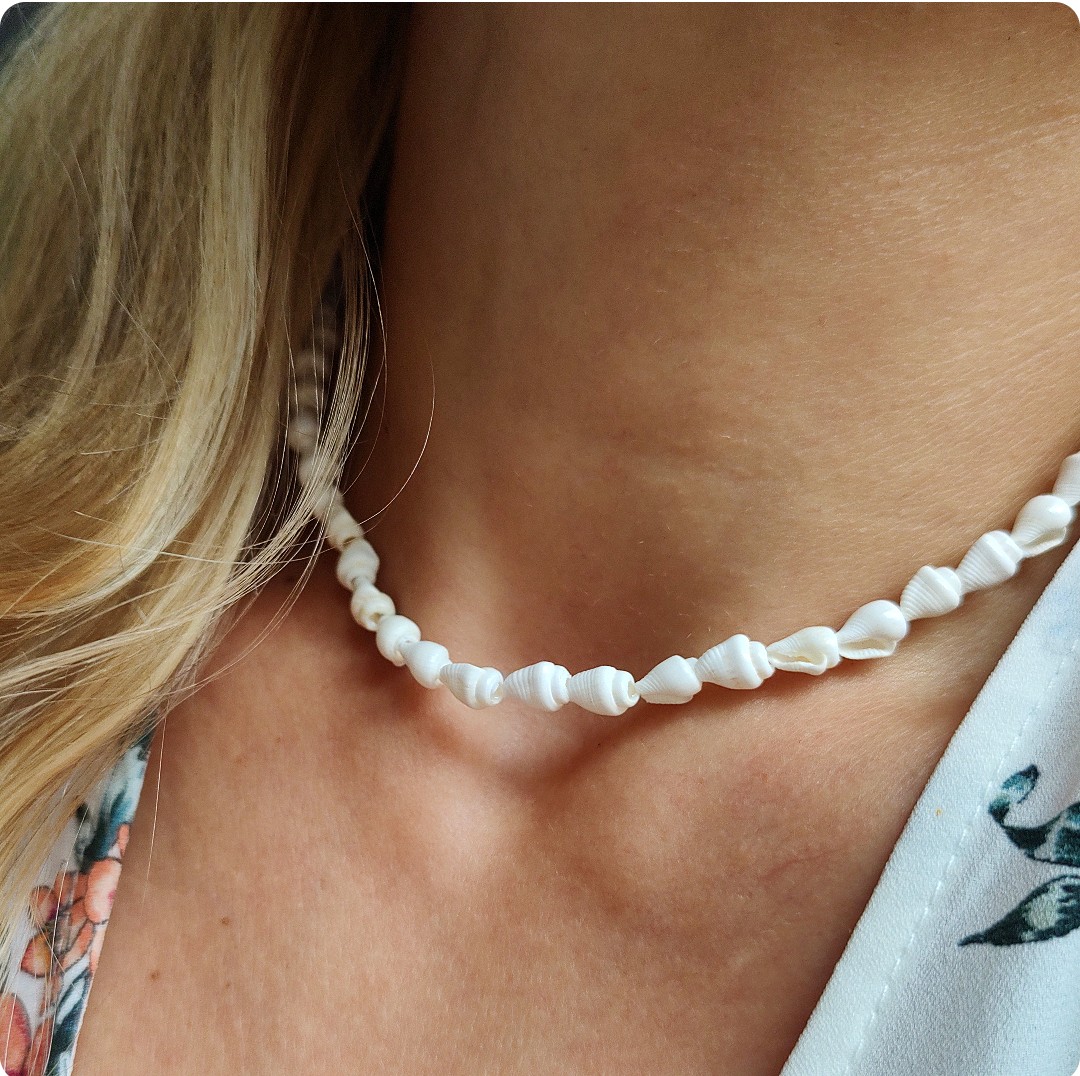 Wakacyjny choker z muszelek - obrazek 3