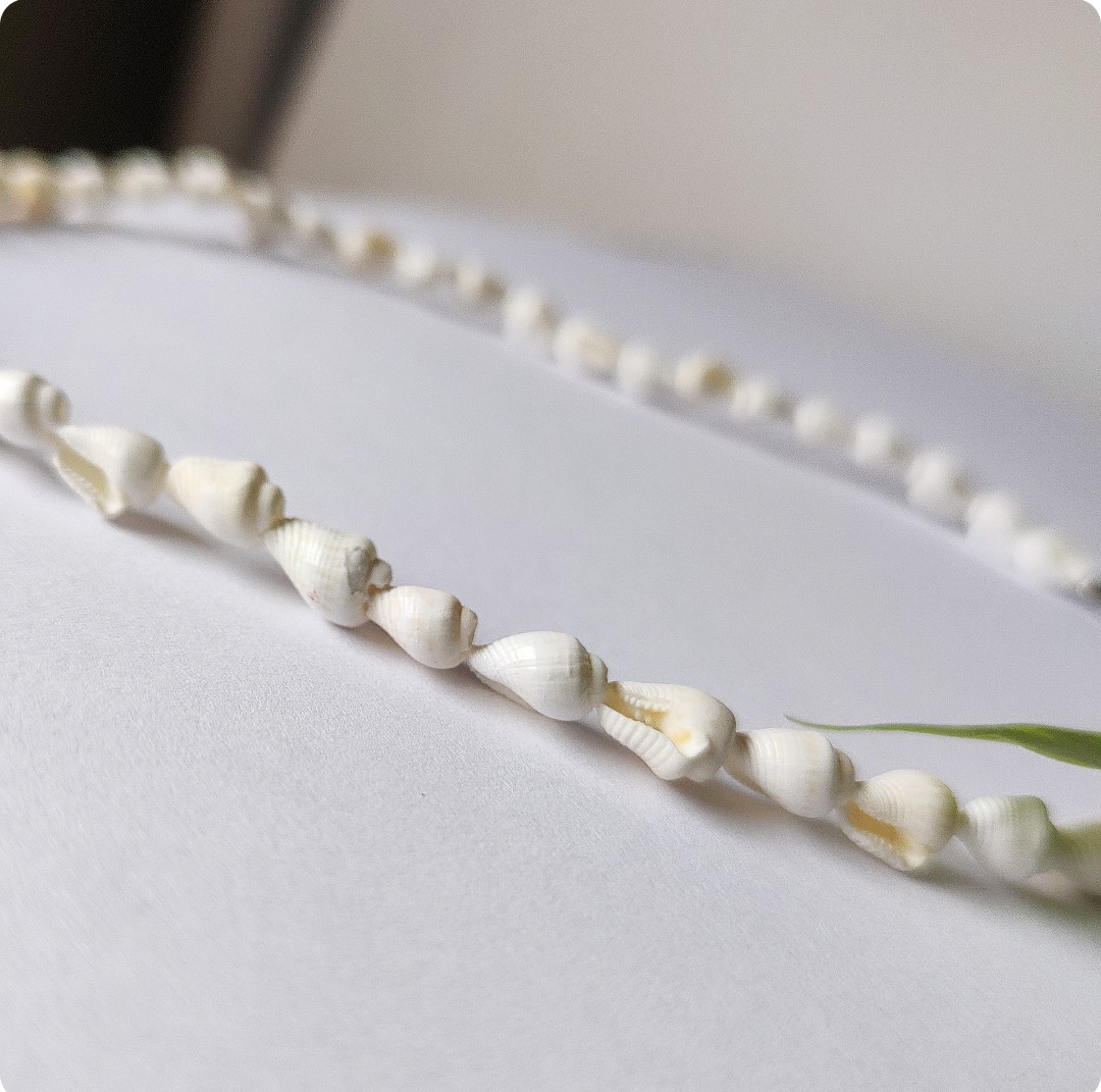 Wakacyjny choker z muszelek - obrazek 4