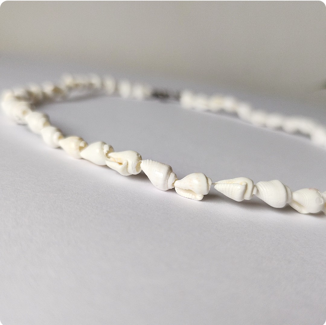 Wakacyjny choker z muszelek - obrazek 5