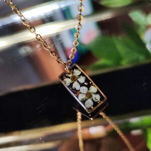 Naszyjnik z białą tawułą