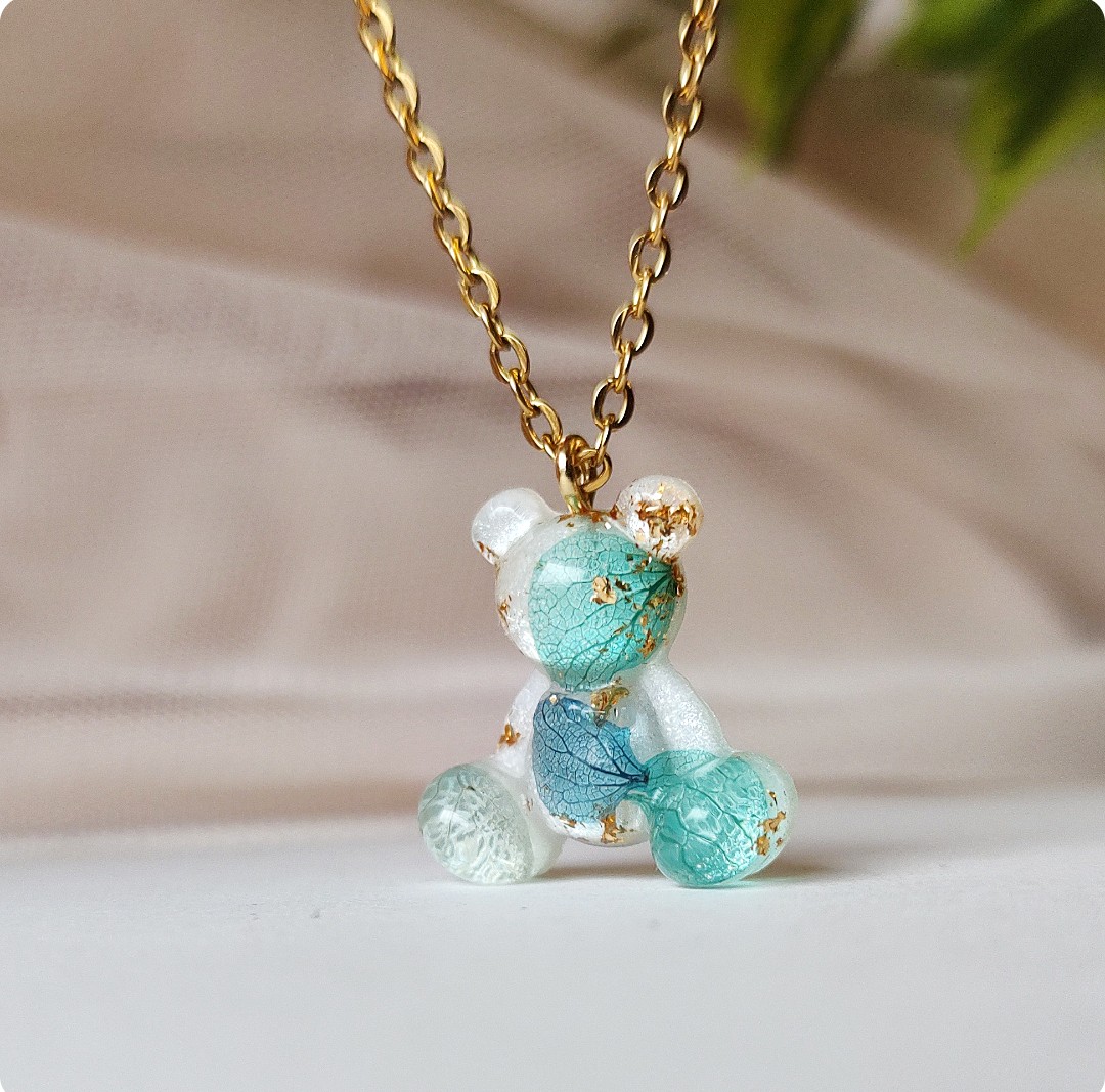 Naszyjnik miś z hortensją - obrazek 2