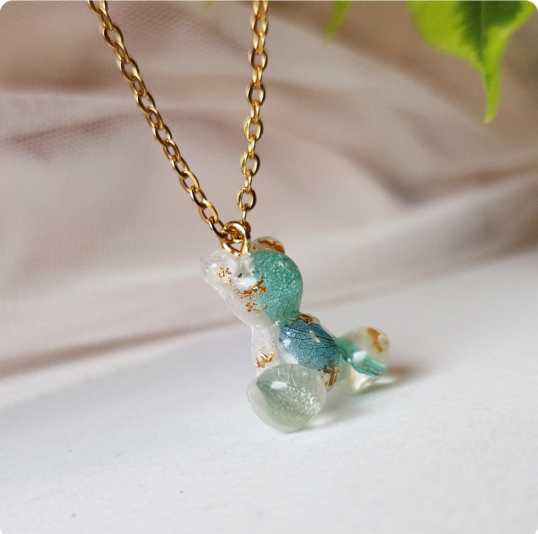 Naszyjnik miś z hortensją - obrazek 3