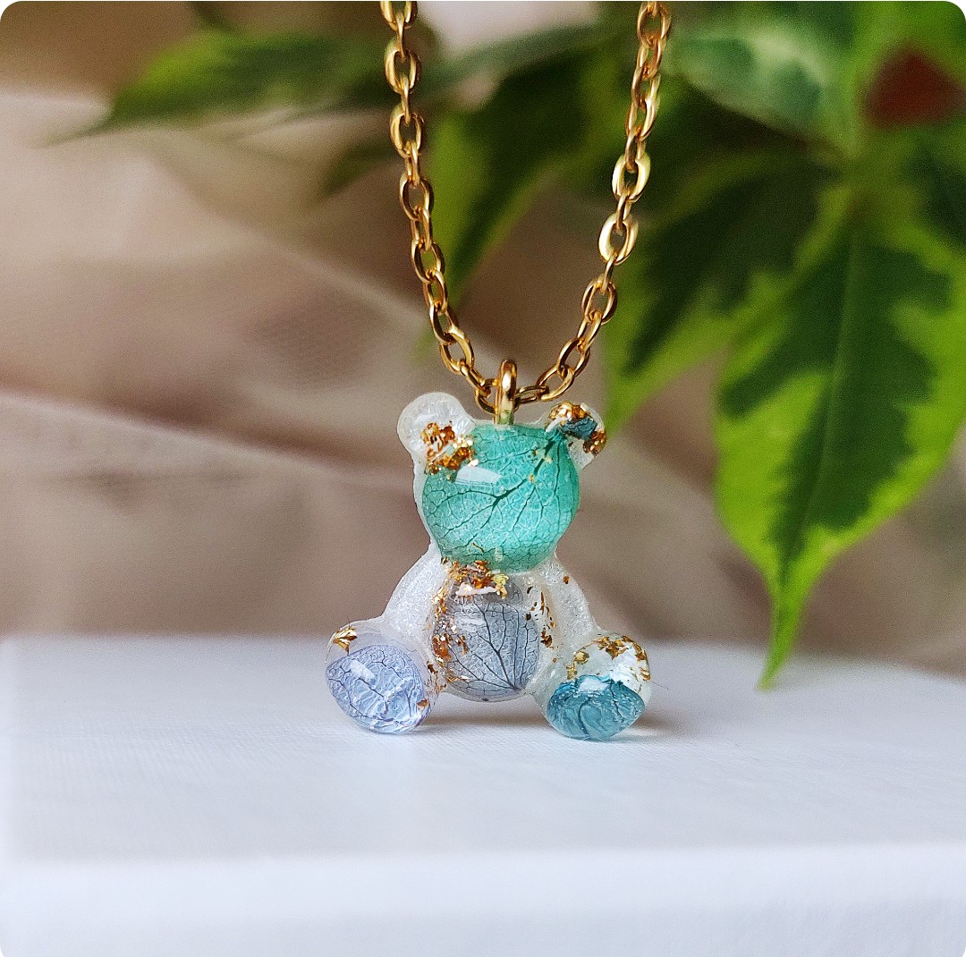 Naszyjnik miś z hortensją