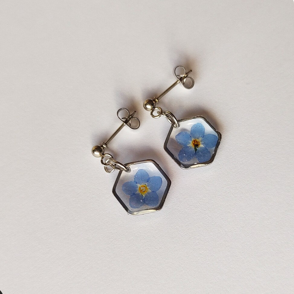 Delikatne kolczyki z niezapominajkami - obrazek 2