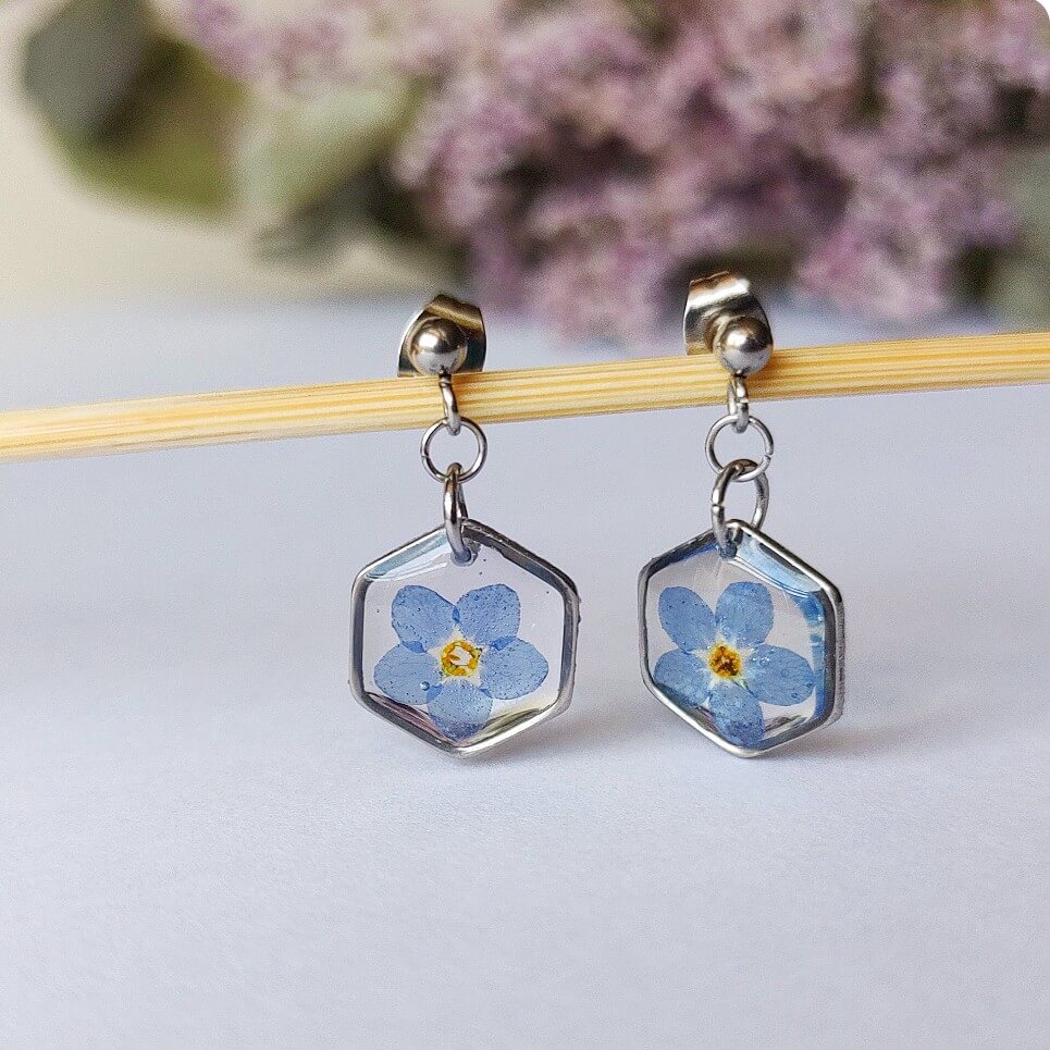 Delikatne kolczyki z niezapominajkami - obrazek 5