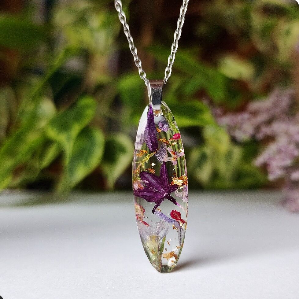 Naszyjnik z płatkami kwiatów - obrazek 2