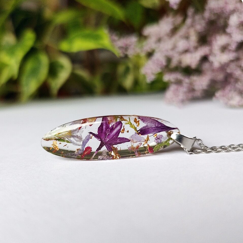 Naszyjnik z płatkami kwiatów - obrazek 4