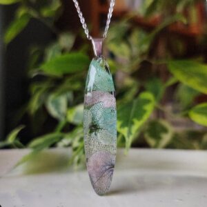 Podłużny naszyjnik z hortensją