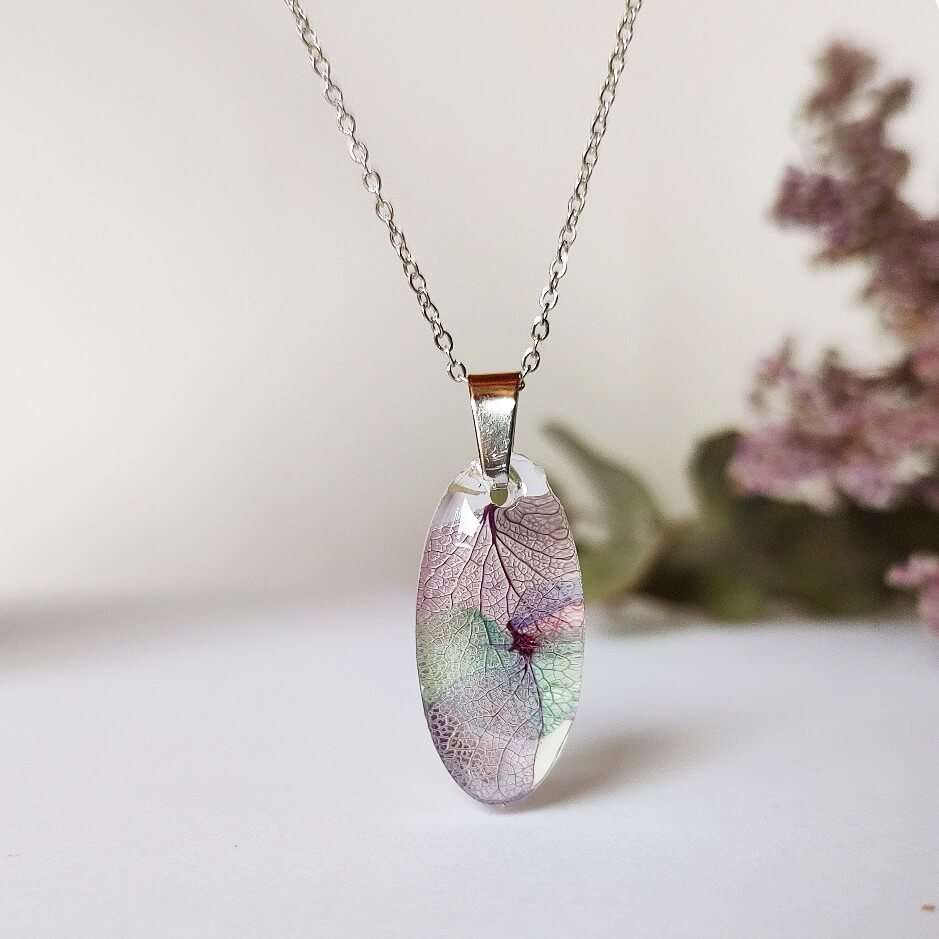 Delikatny naszyjnik z hortensją - obrazek 2