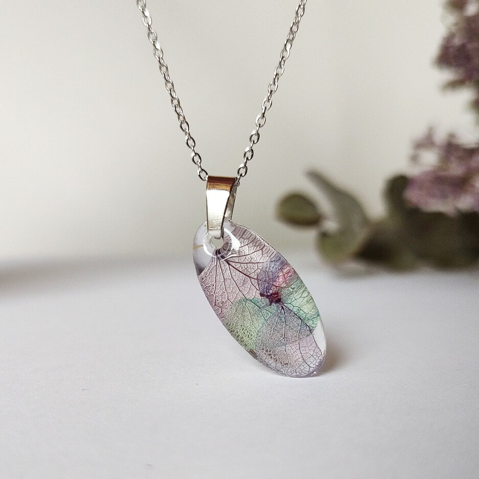 Delikatny naszyjnik z hortensją - obrazek 3