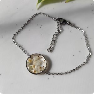 Bransoletka z białym bzem