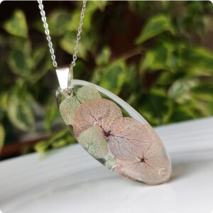 Naszyjnik z kwiatami hortensji