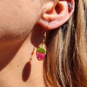 Kolczyki z kwiatami i drobinkami złota