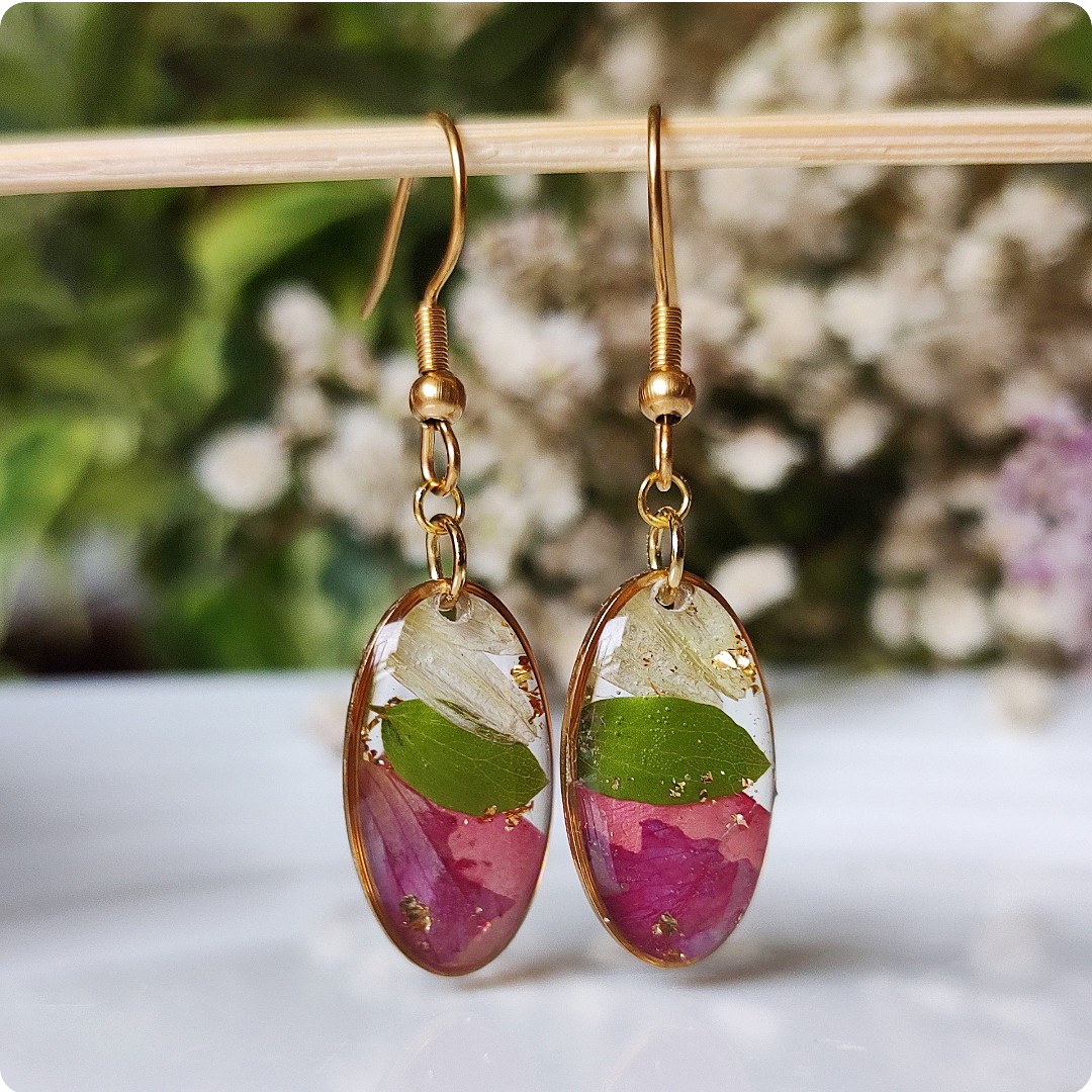 Kolczyki z kwiatami i drobinkami złota - obrazek 4