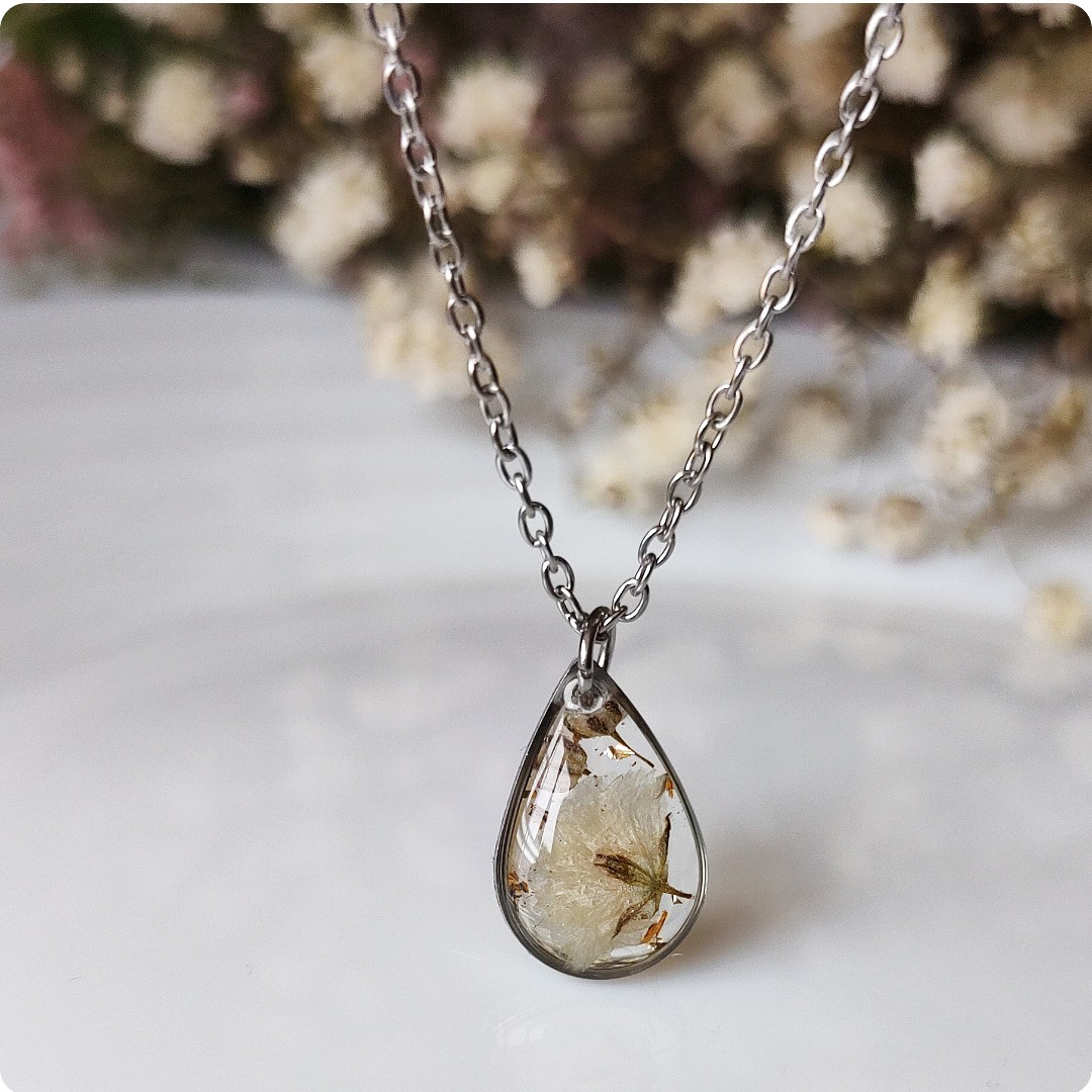 Naszyjnik z gipsówką