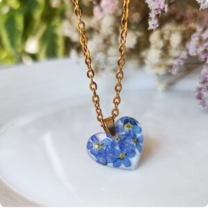 Naszyjnik serduszko z niezapominajkami