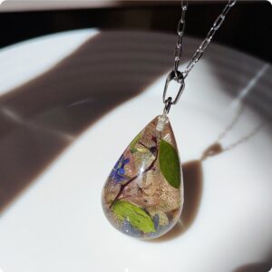 Naszyjnik stożek z kwiatami