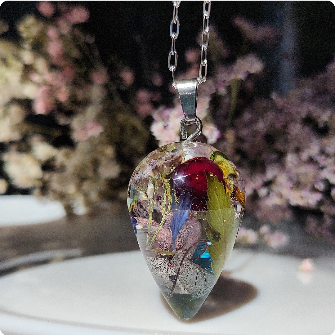 Naszyjnik wahadełko z kwiatami - obrazek 3