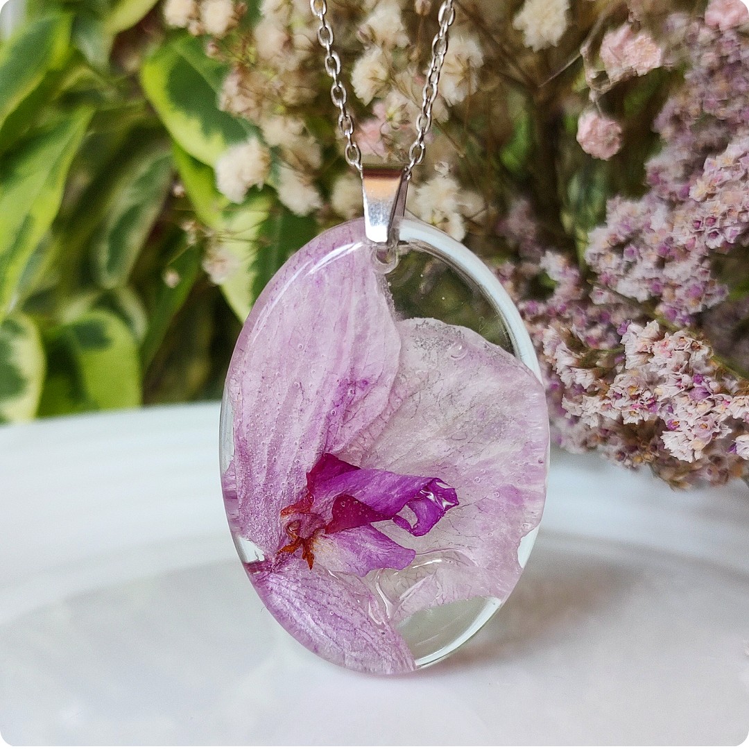 Naszyjnik ze storczykiem - obrazek 2