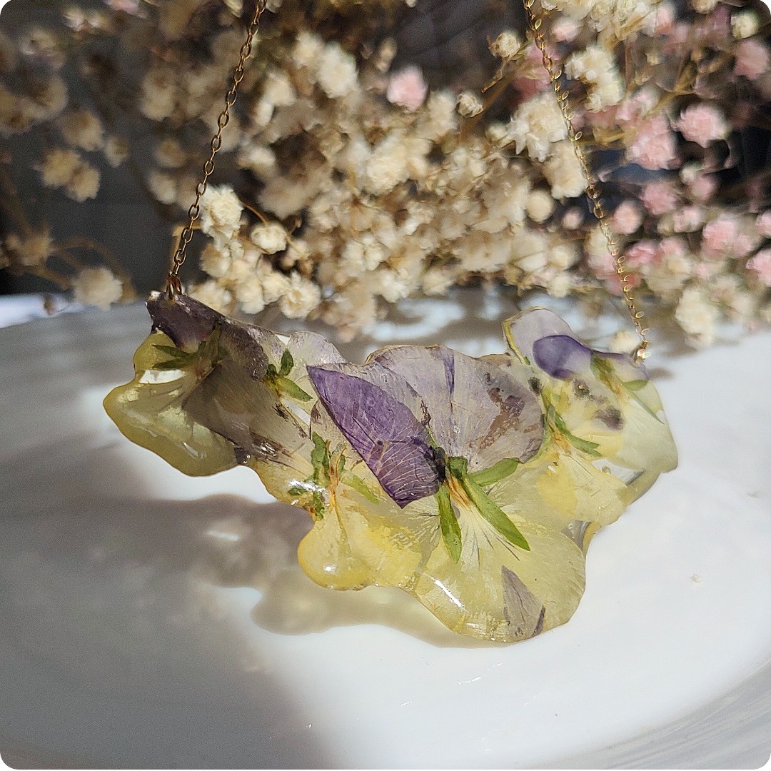 Naszyjnik z bratkami - obrazek 5