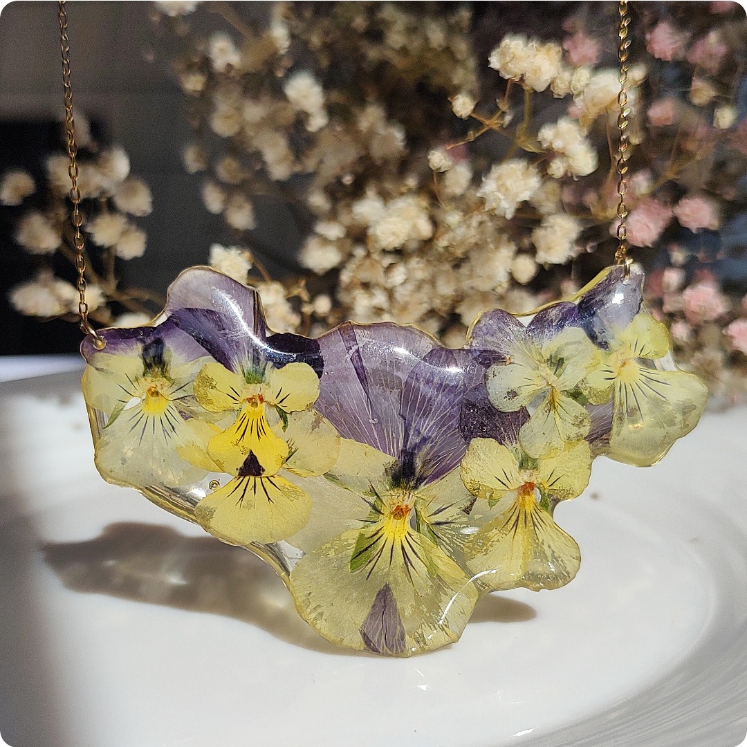 Naszyjnik z bratkami - obrazek 2