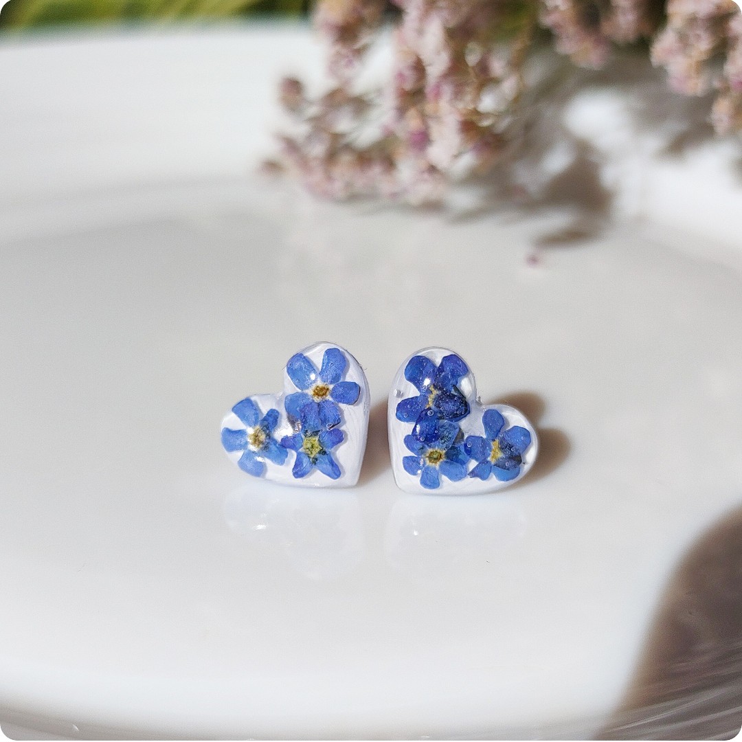 Kolczyki sztyfty z niezapominajkami - obrazek 3