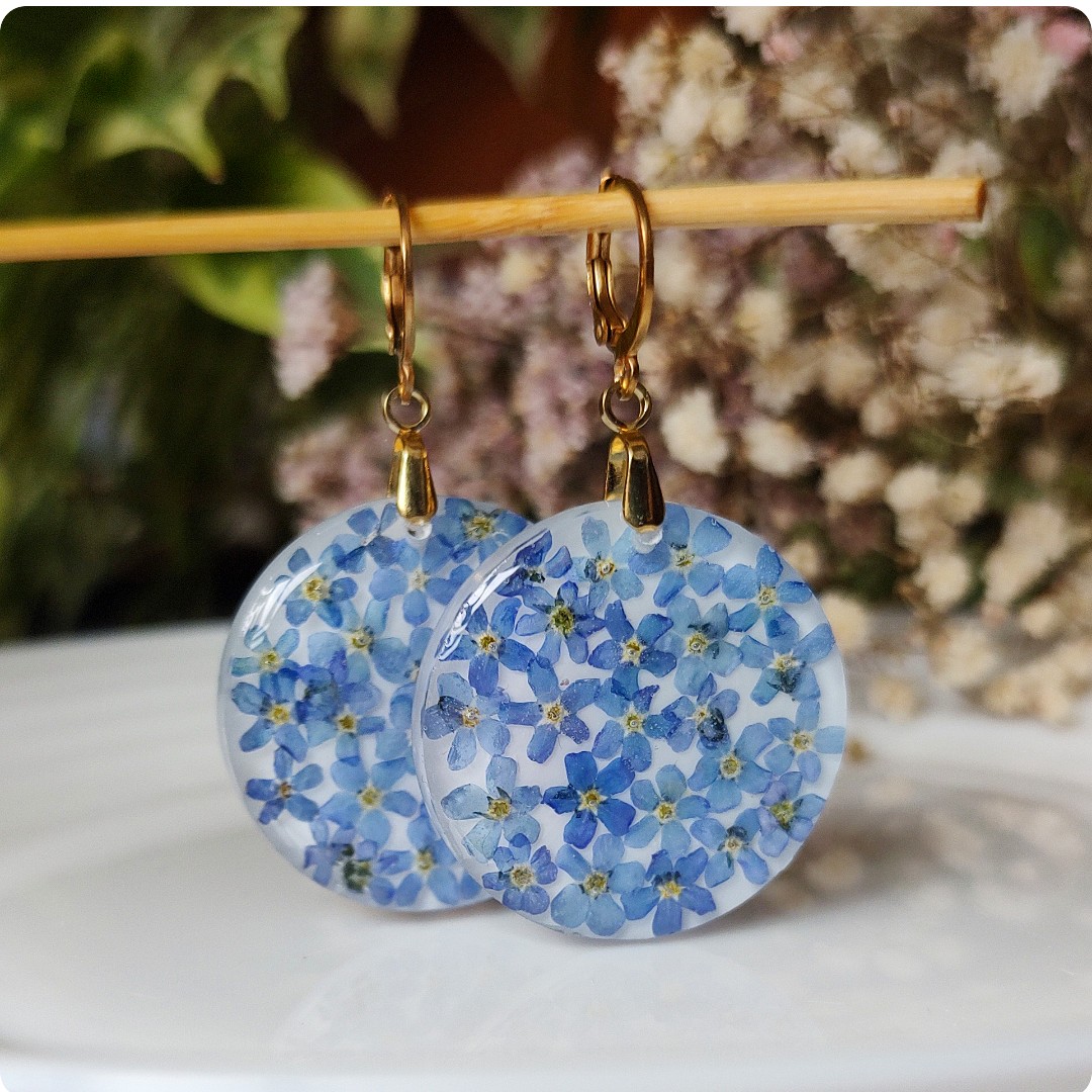 Okrągłe kolczyki z niezapominajkami - obrazek 5