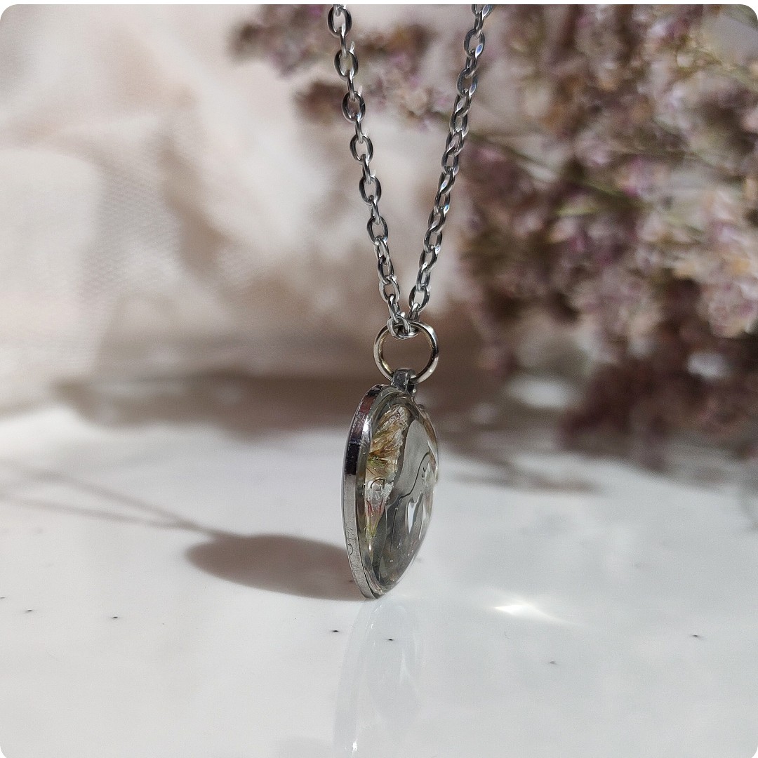 Naszyjnik medalik z kwiatami - obrazek 3