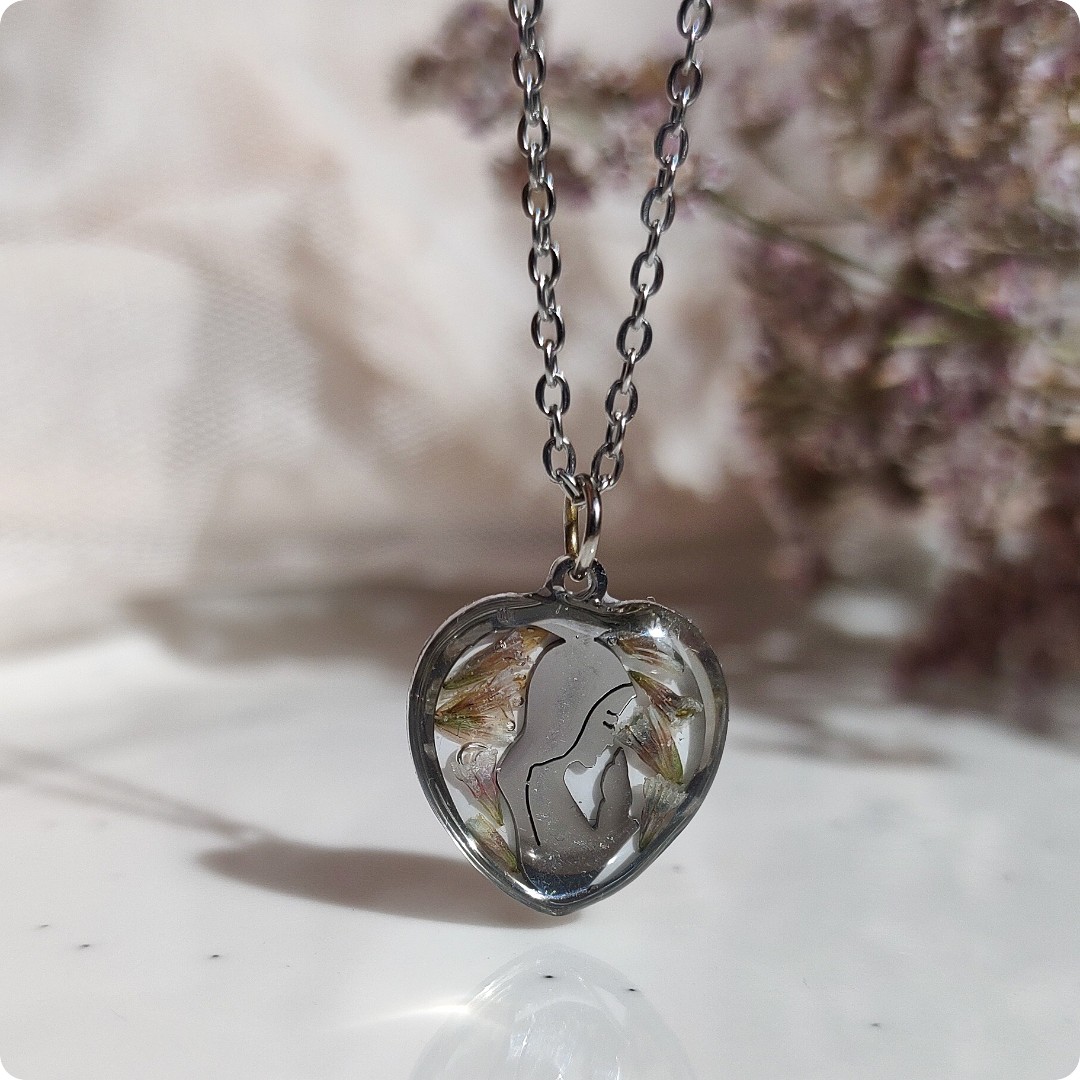 Naszyjnik medalik z kwiatami