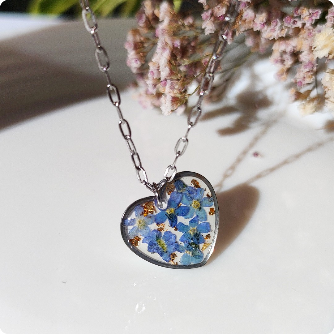 Naszyjnik serduszko z niezapominajkami - obrazek 2