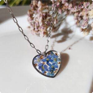 Naszyjnik serduszko z niezapominajkami