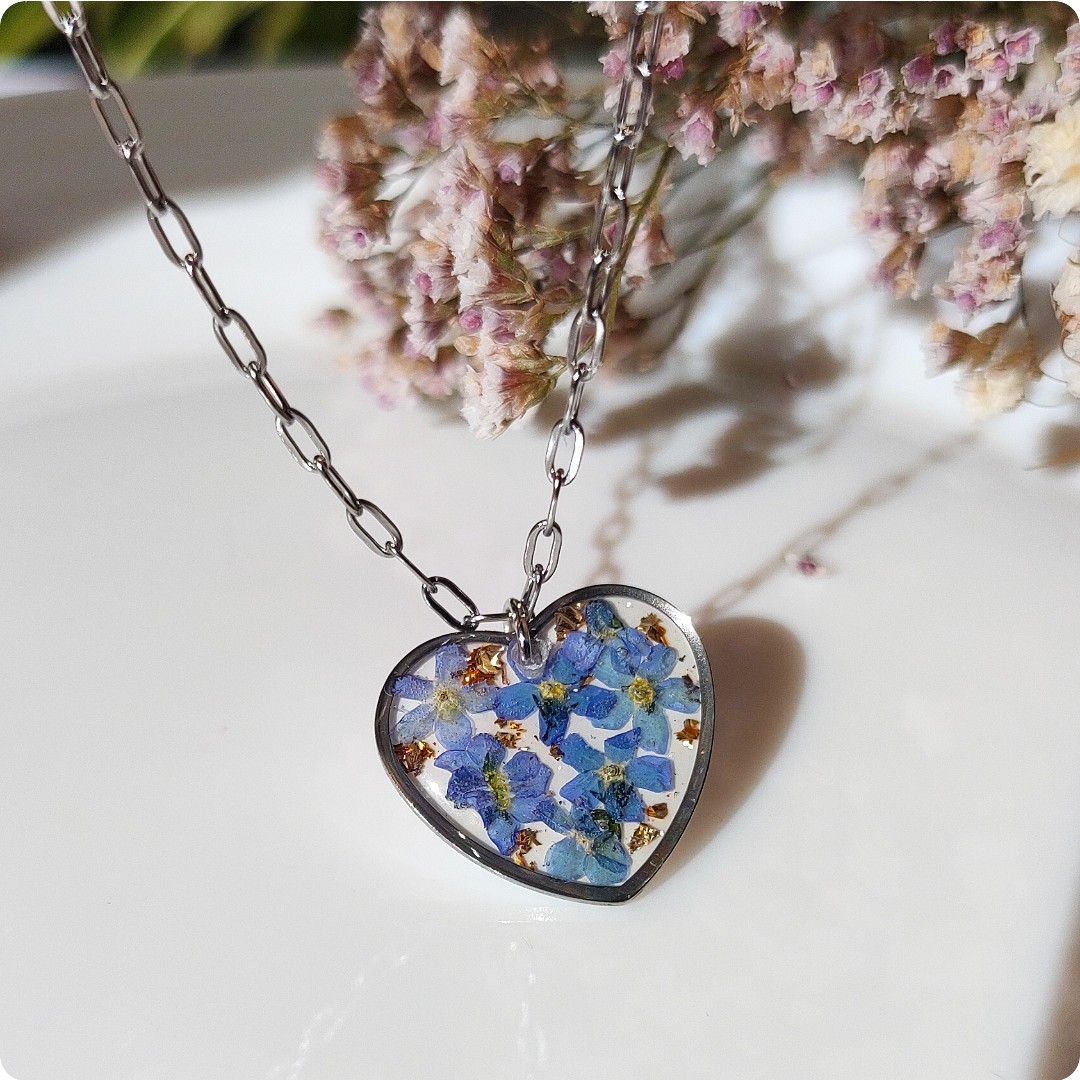Naszyjnik serduszko z niezapominajkami