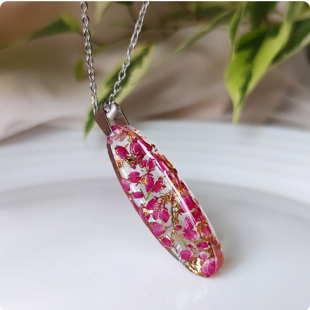 Podłużny naszyjnik z wrzosami - obrazek 2