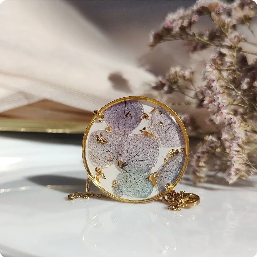 Okrągła bransoletka z hortensją