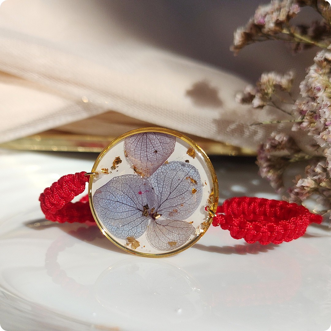 Regulowana bransoletka z hortensją - obrazek 3