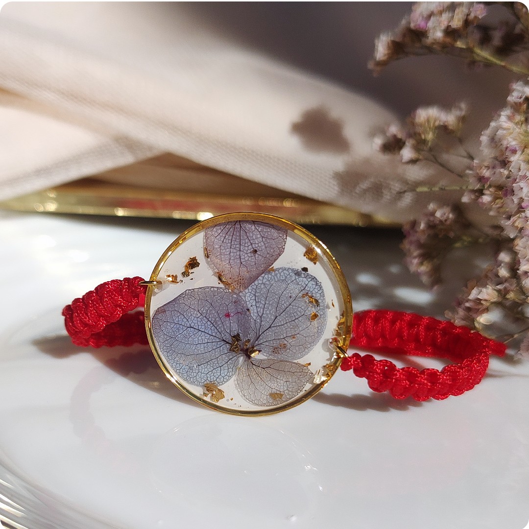 Regulowana bransoletka z hortensją - obrazek 4