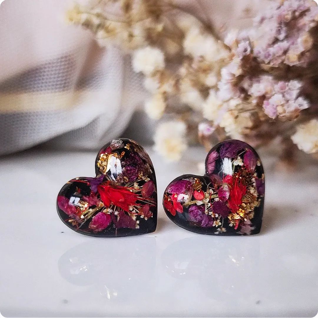 Kolczyki serca z czerwonymi kwiatami