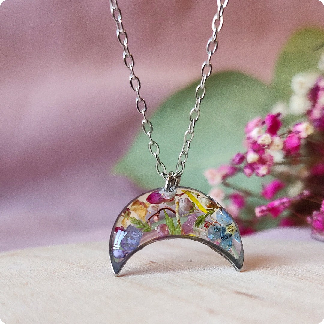 Naszyjnik lunula z kwiatami