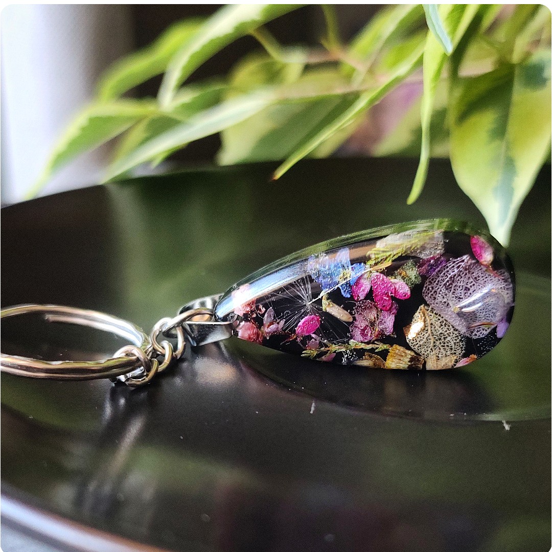 Brelok do kluczy z kwiatami