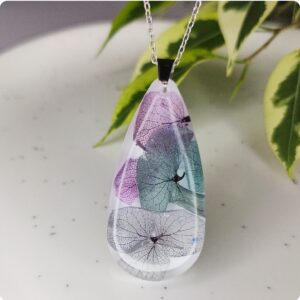 Naszyjnik z kwiatami hortensji