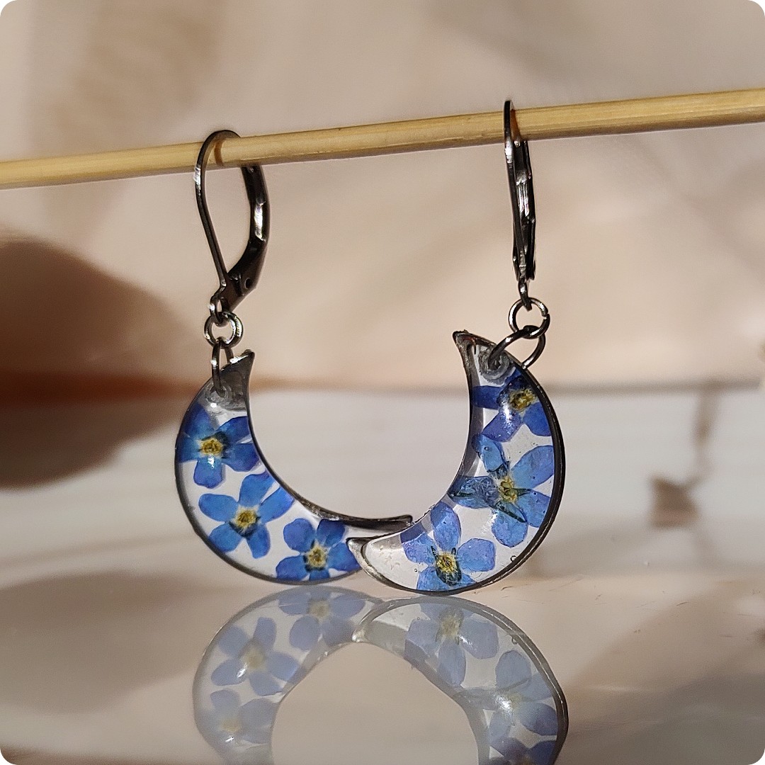 Kolczyki księżyce z niezapominajkami - obrazek 2